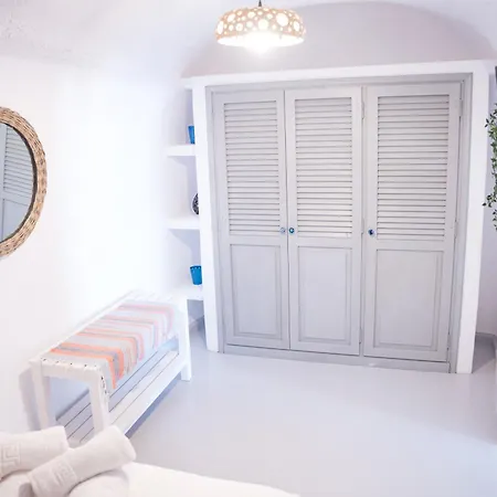 Joy House * Akrotírion